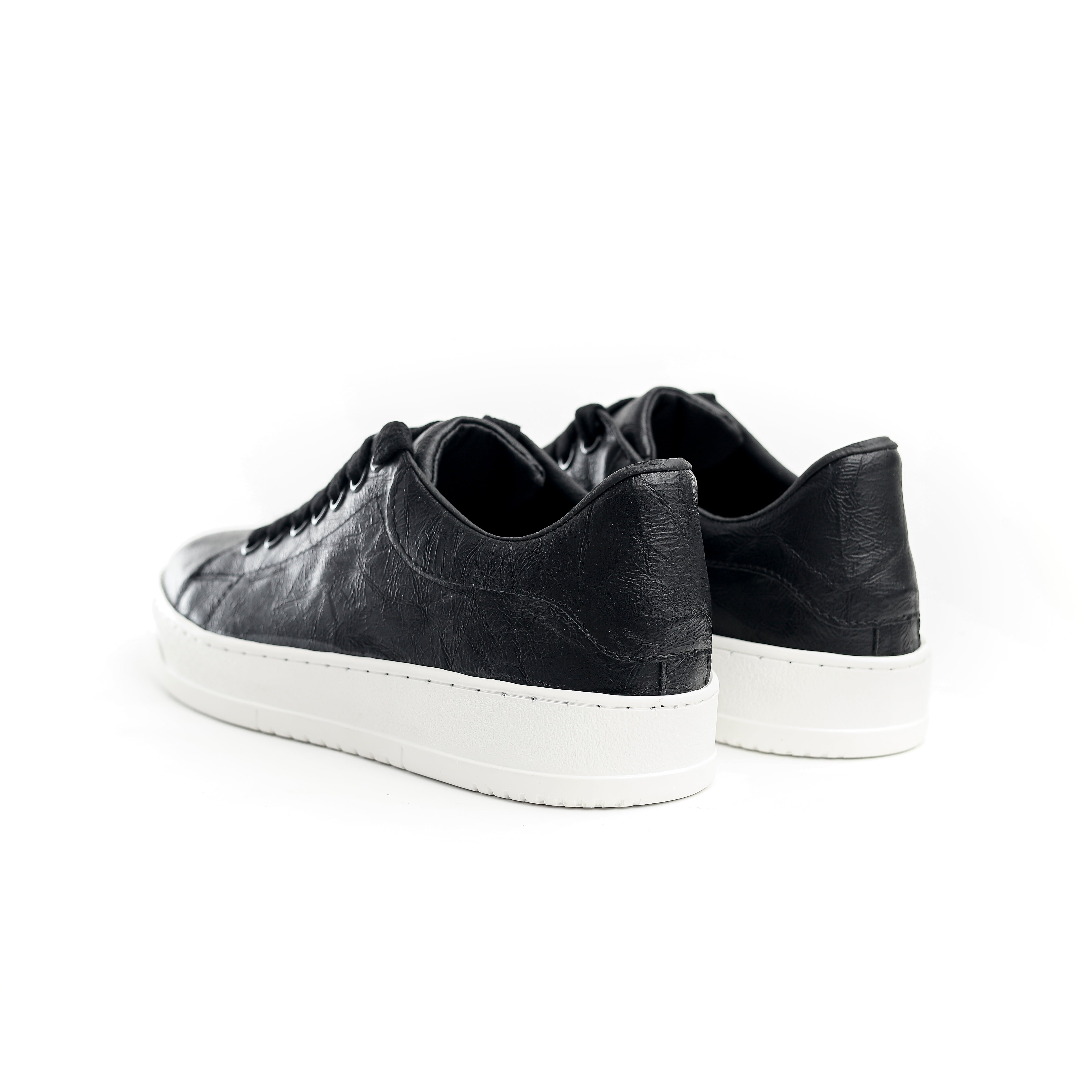 Graphite Spark Sneakers Black
