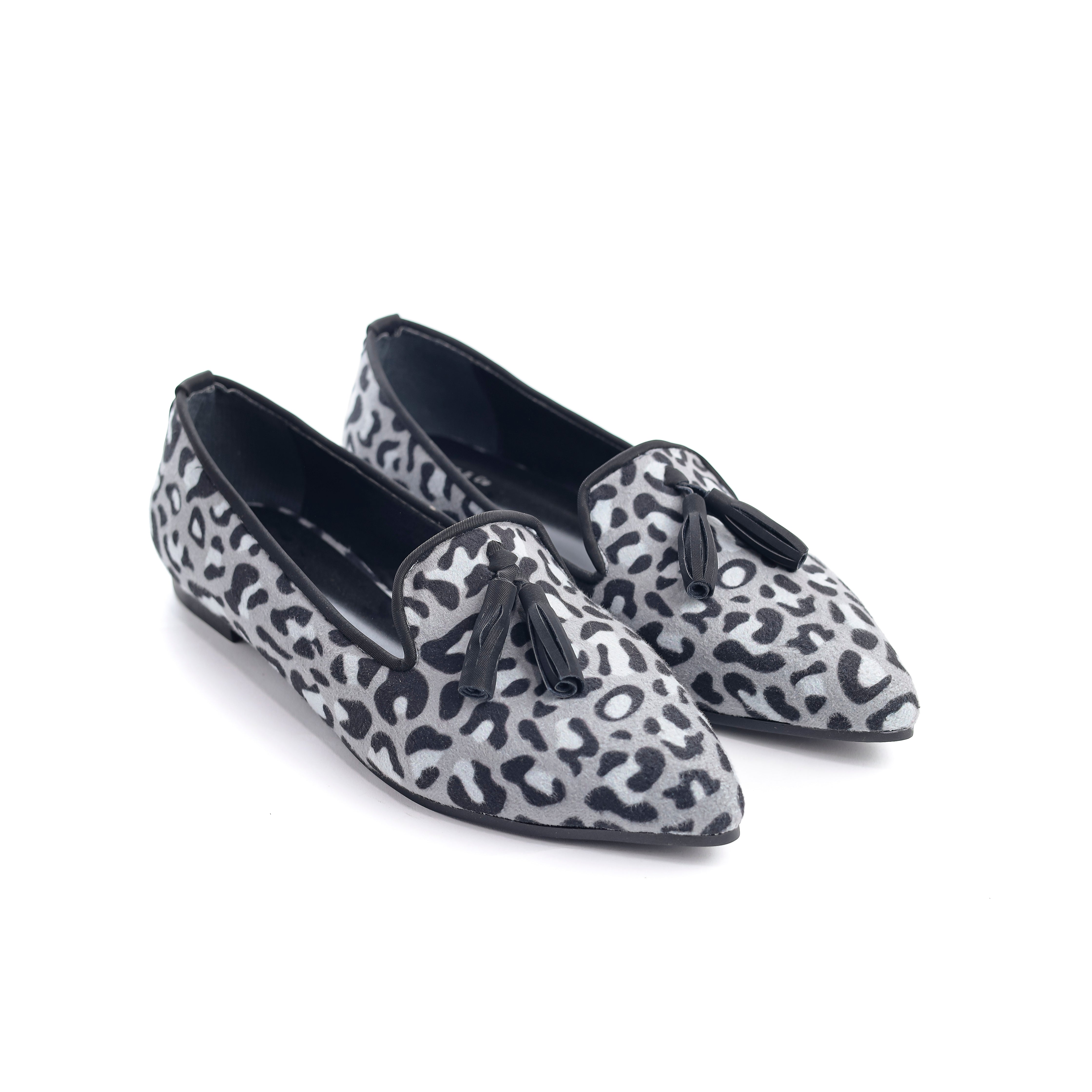 Wild Charm Loafers Black