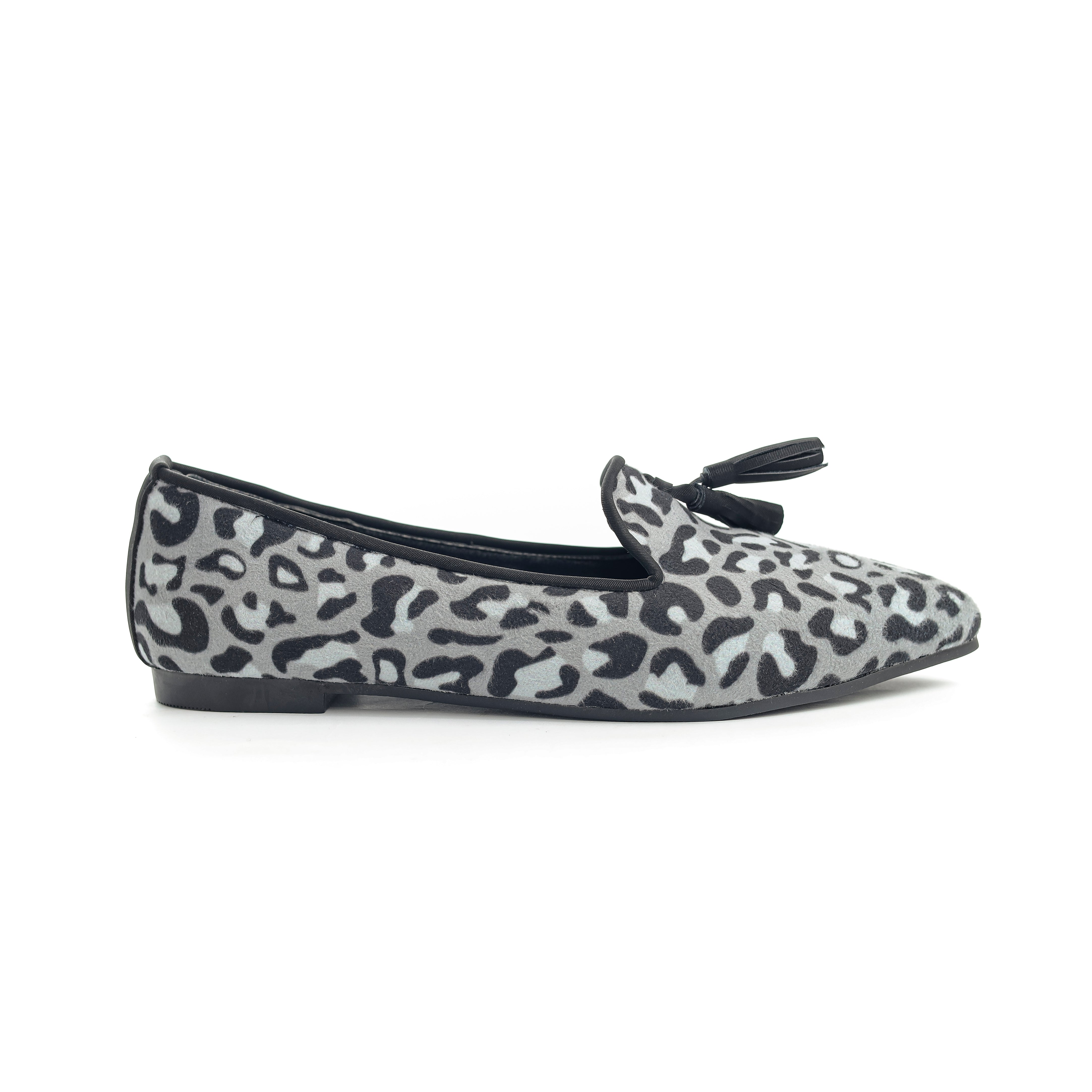 Wild Charm Loafers Black