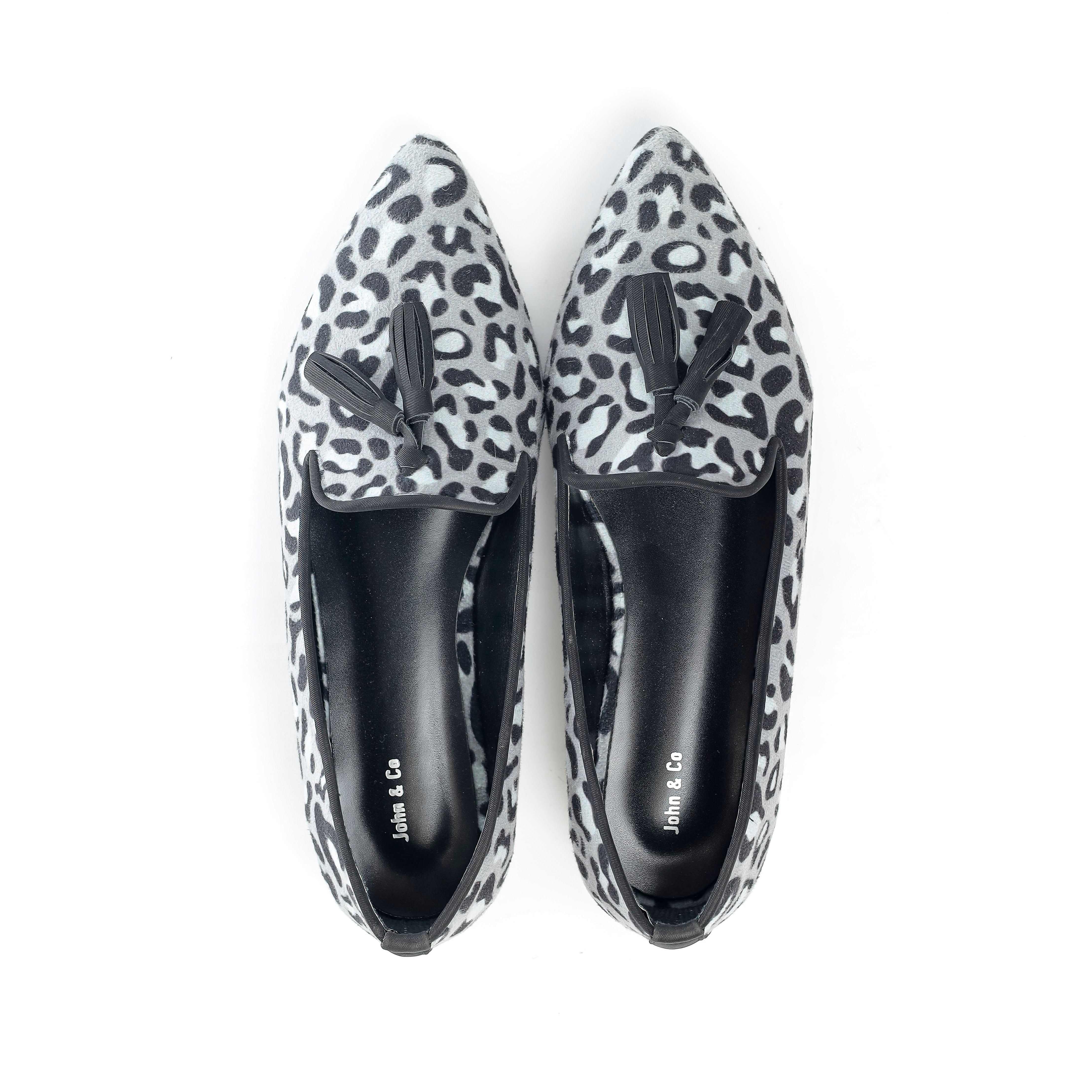 Wild Charm Loafers Black