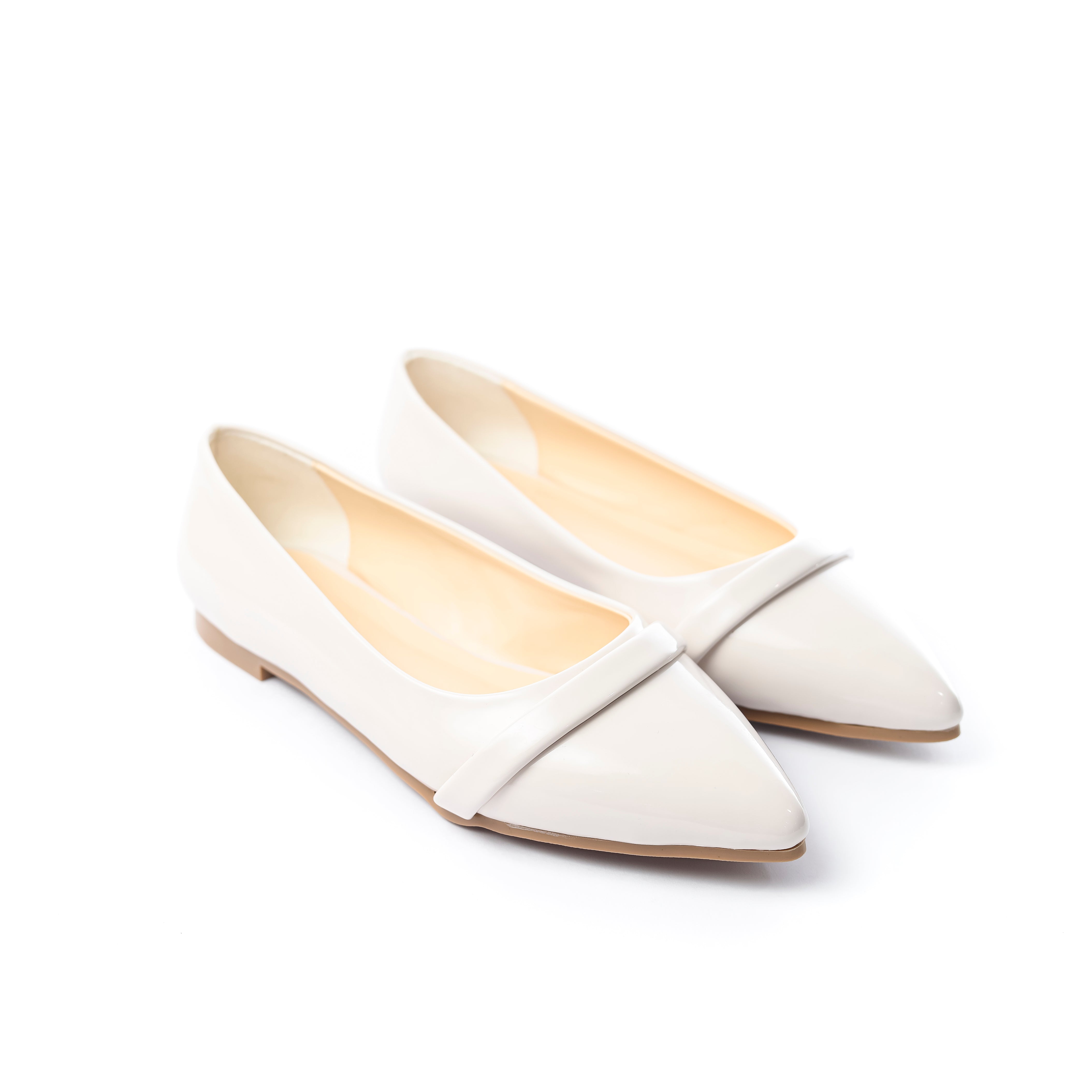 Timeless Pointed Flats Off white