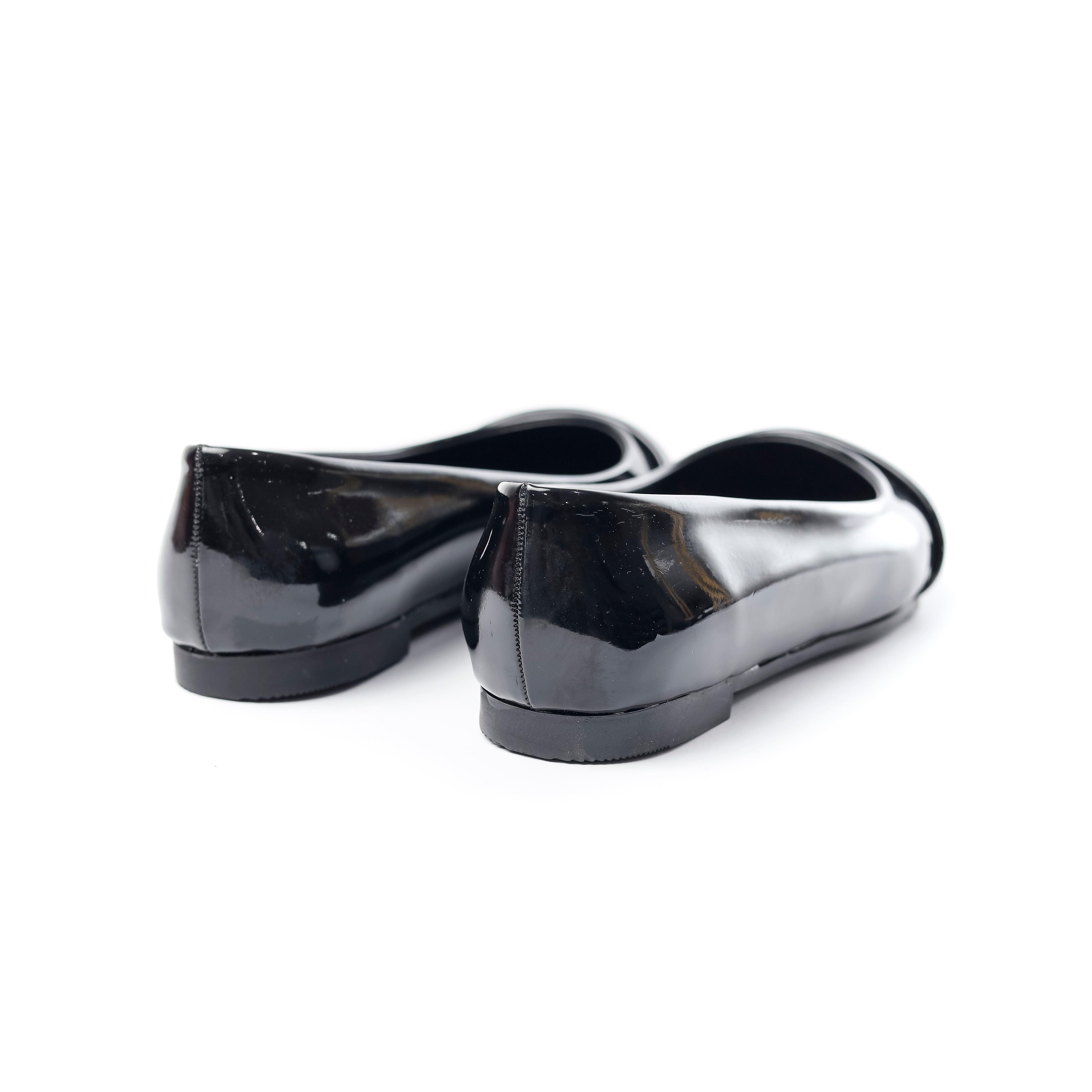 Timeless Pointed Flats Black