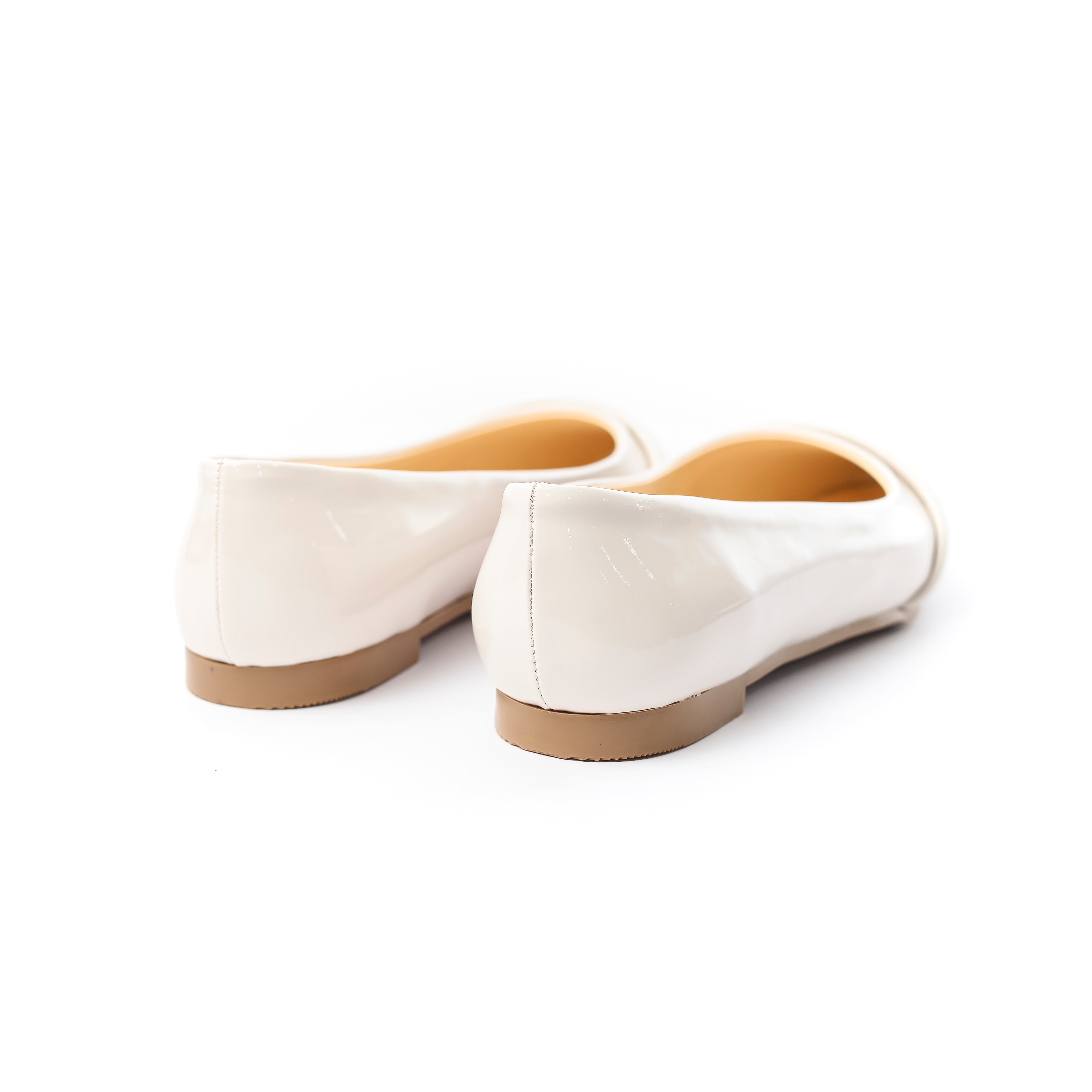 Timeless Pointed Flats Off white
