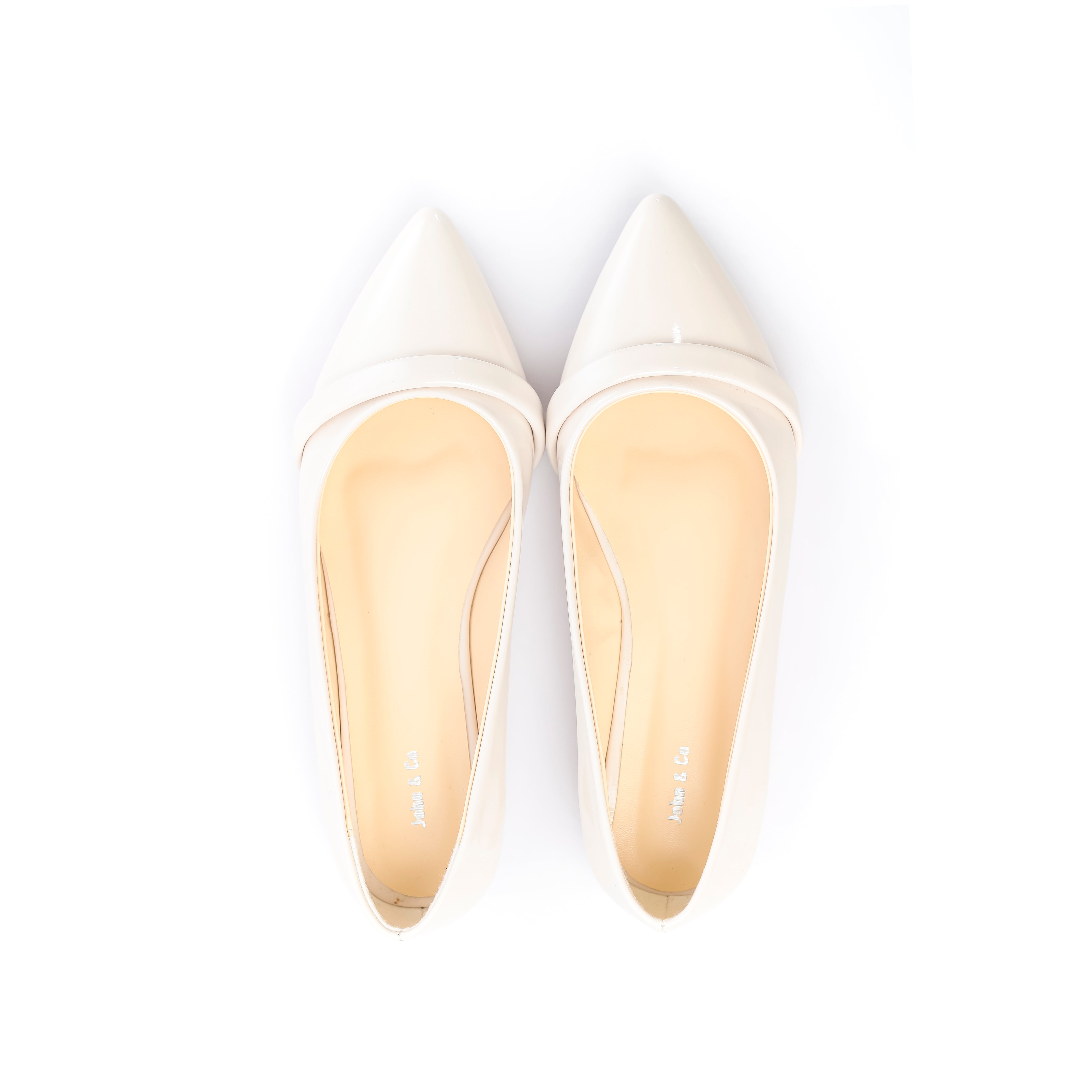 Timeless Pointed Flats Off white