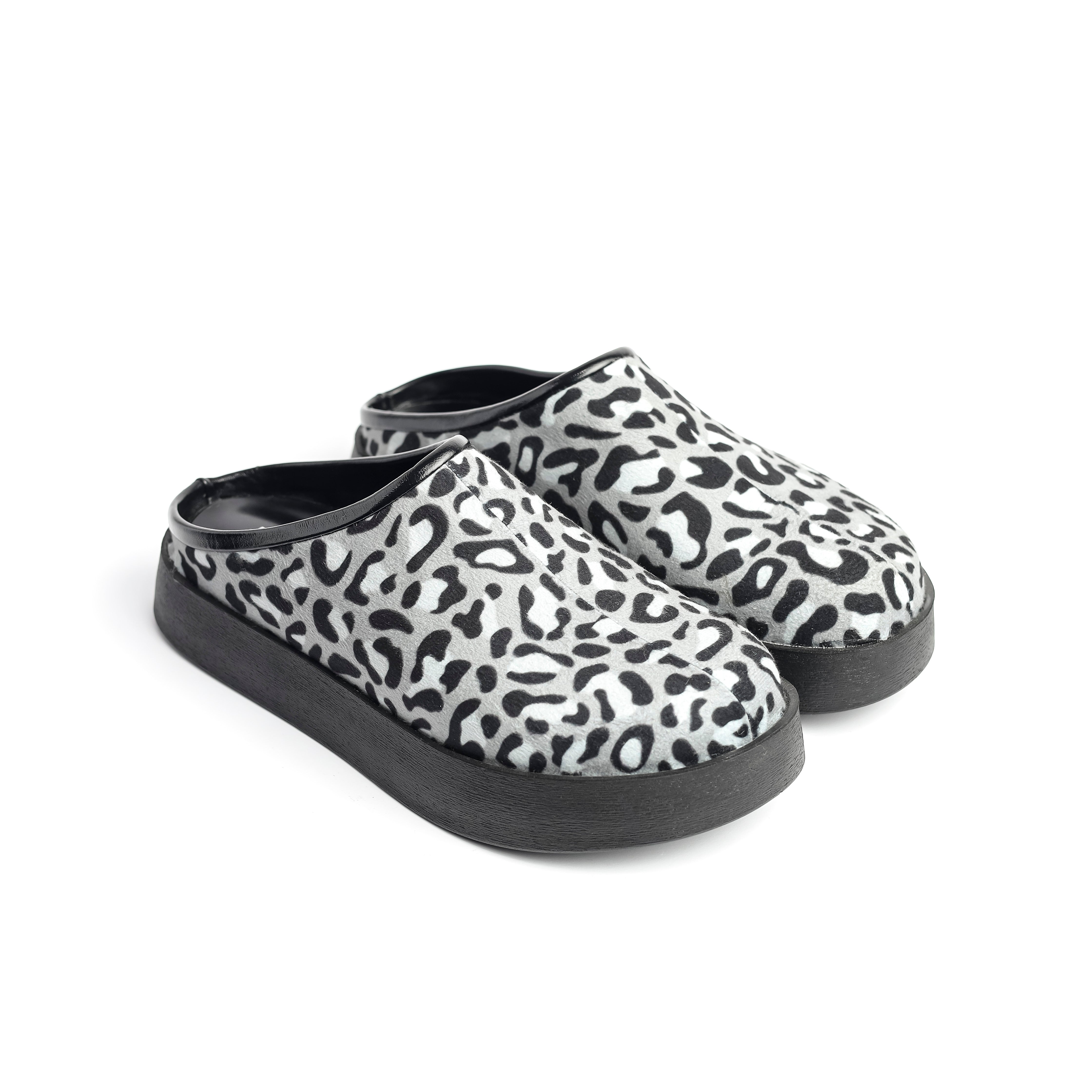 Feral Flair clogs Black&White