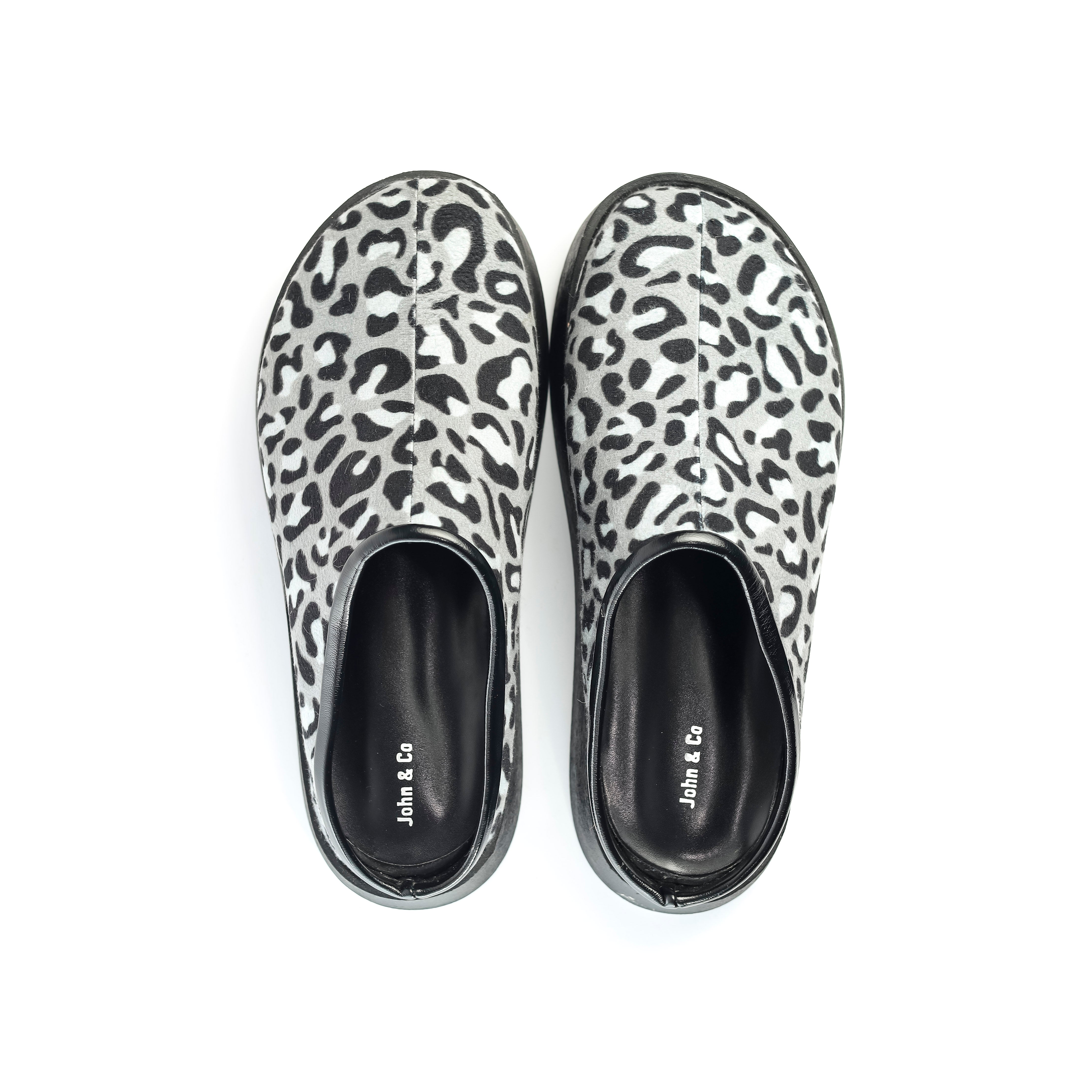 Feral Flair clogs Black&White