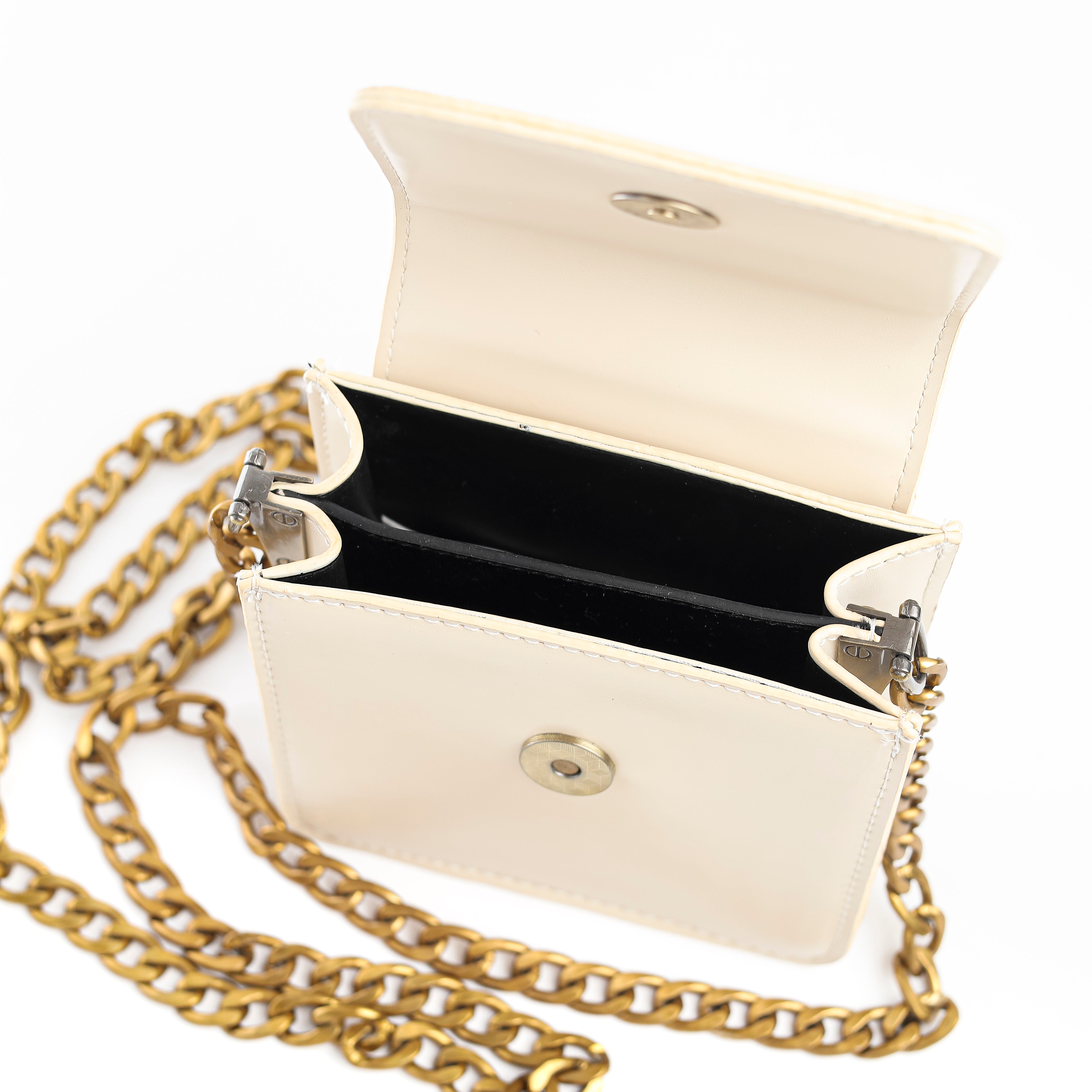 Bold Chain Box Satche Beige