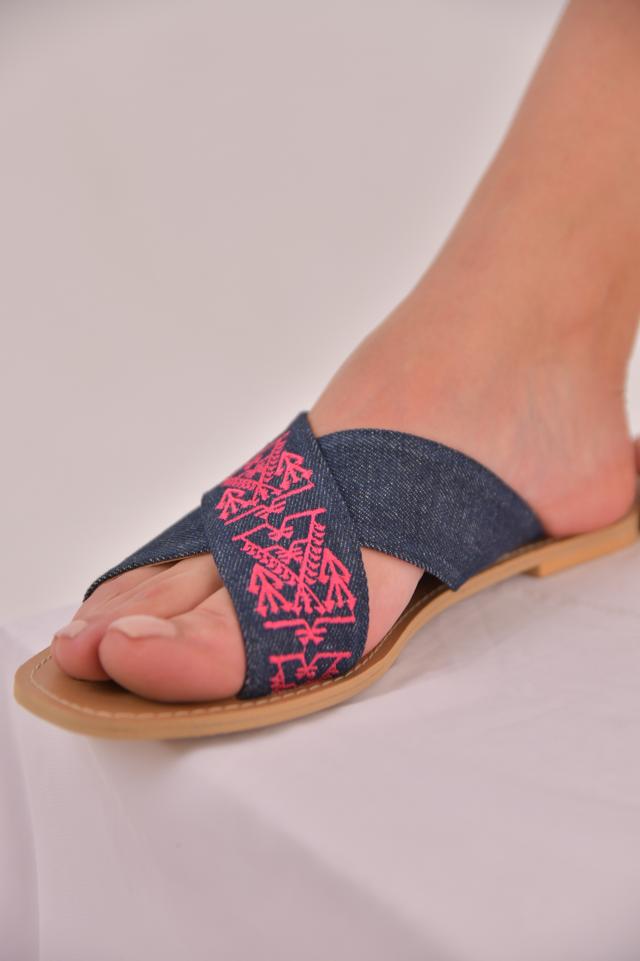 Bedouin Breeze Slippers Fuschia