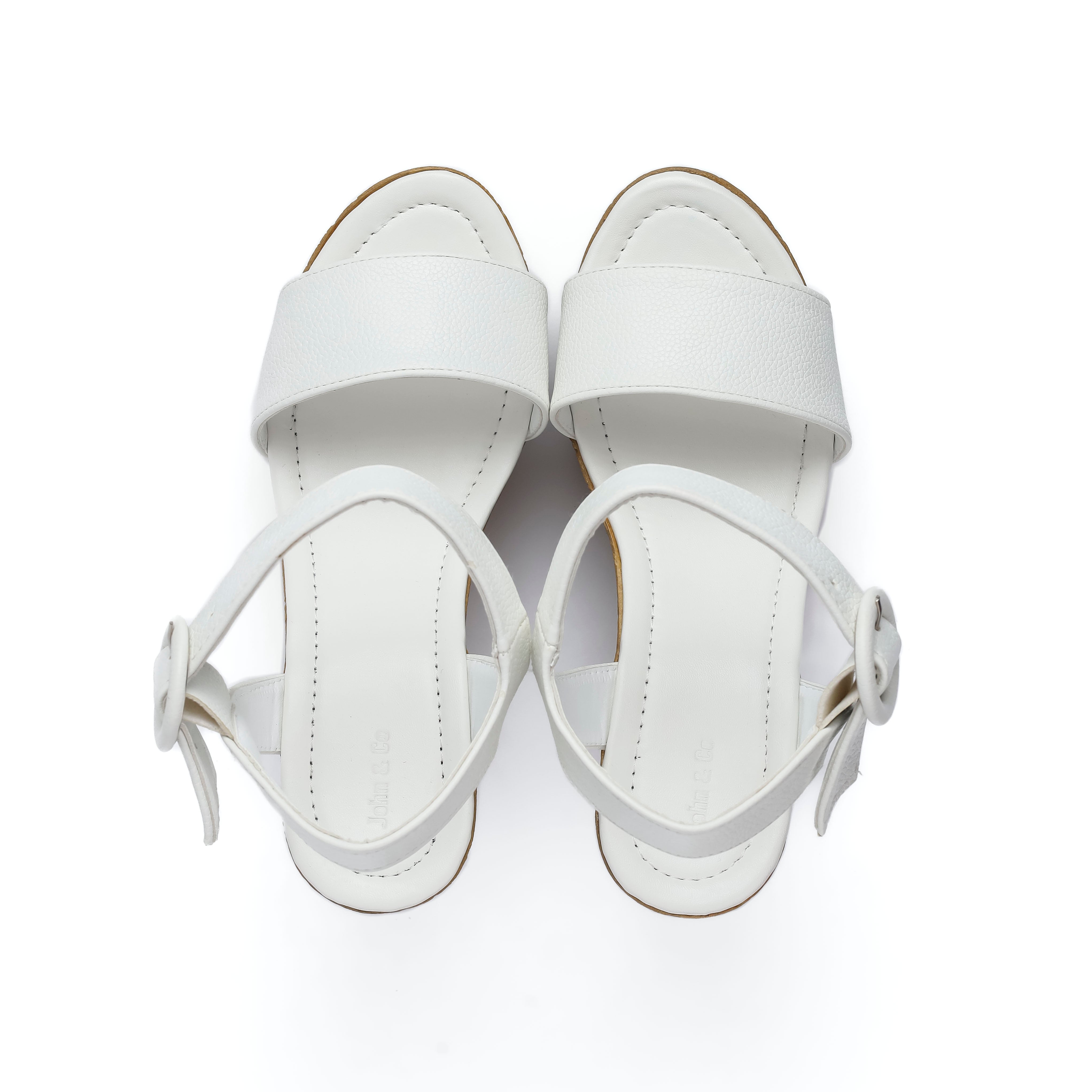 Maelys White