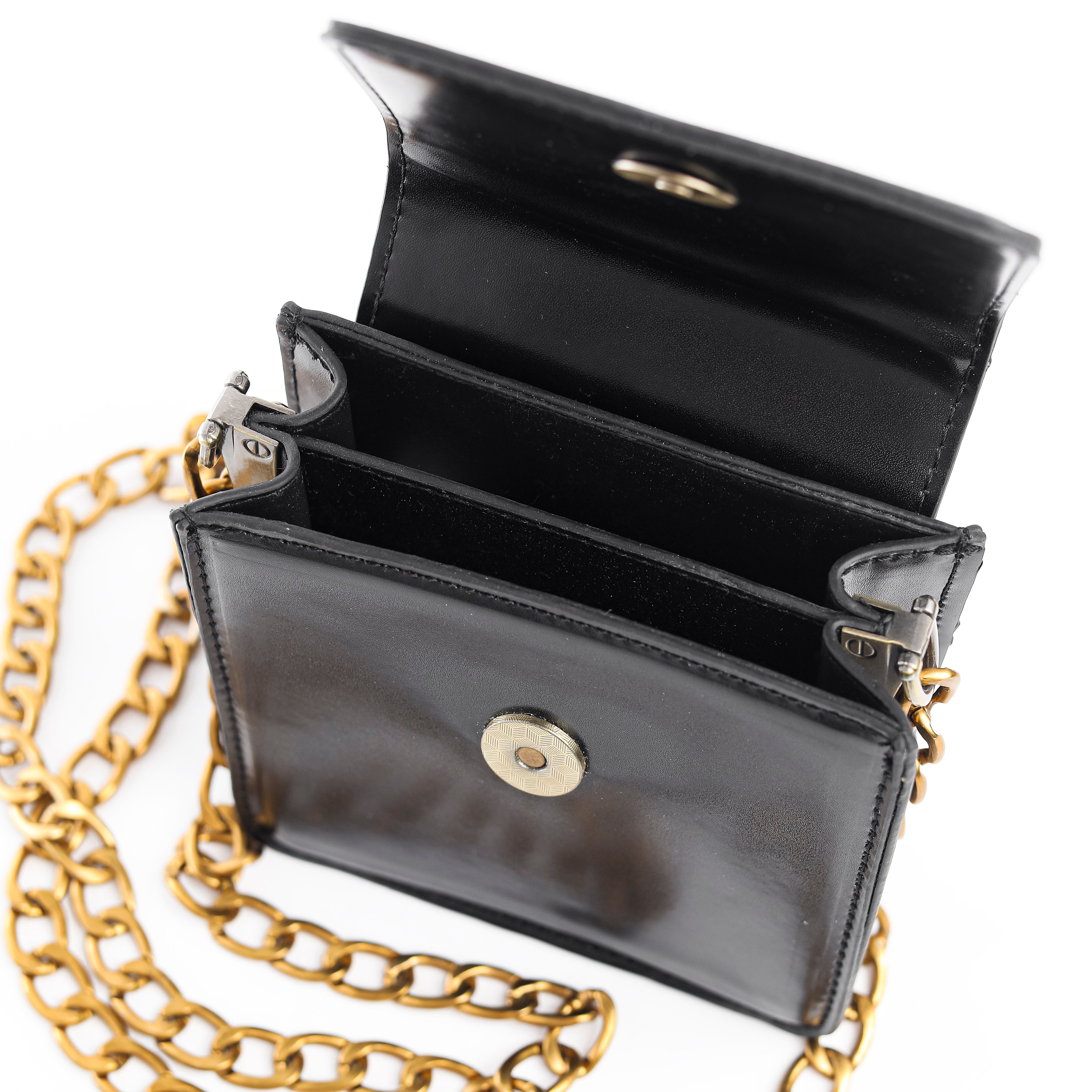 Bold Chain Box Satche Black