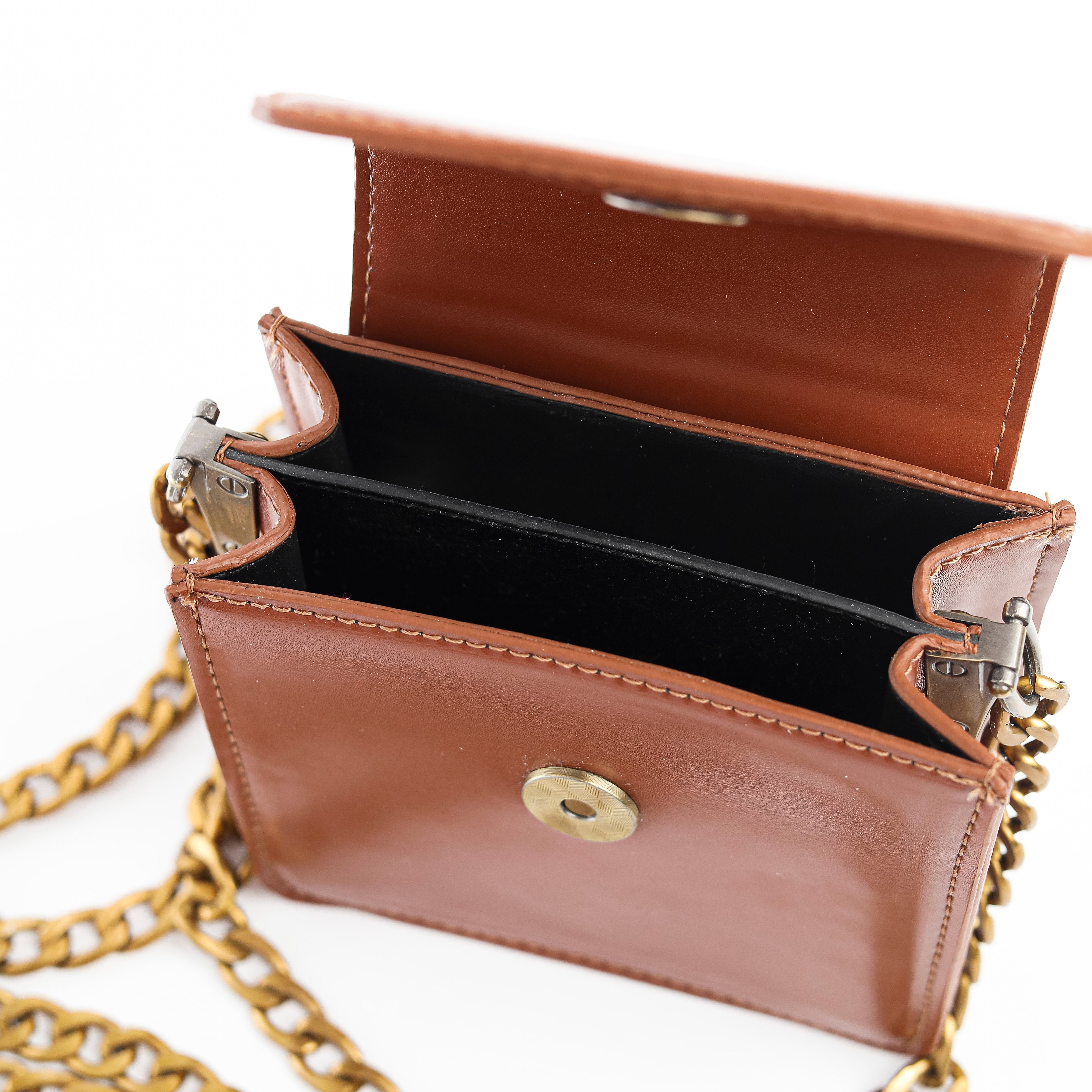 Bold Chain Box Satche Brown