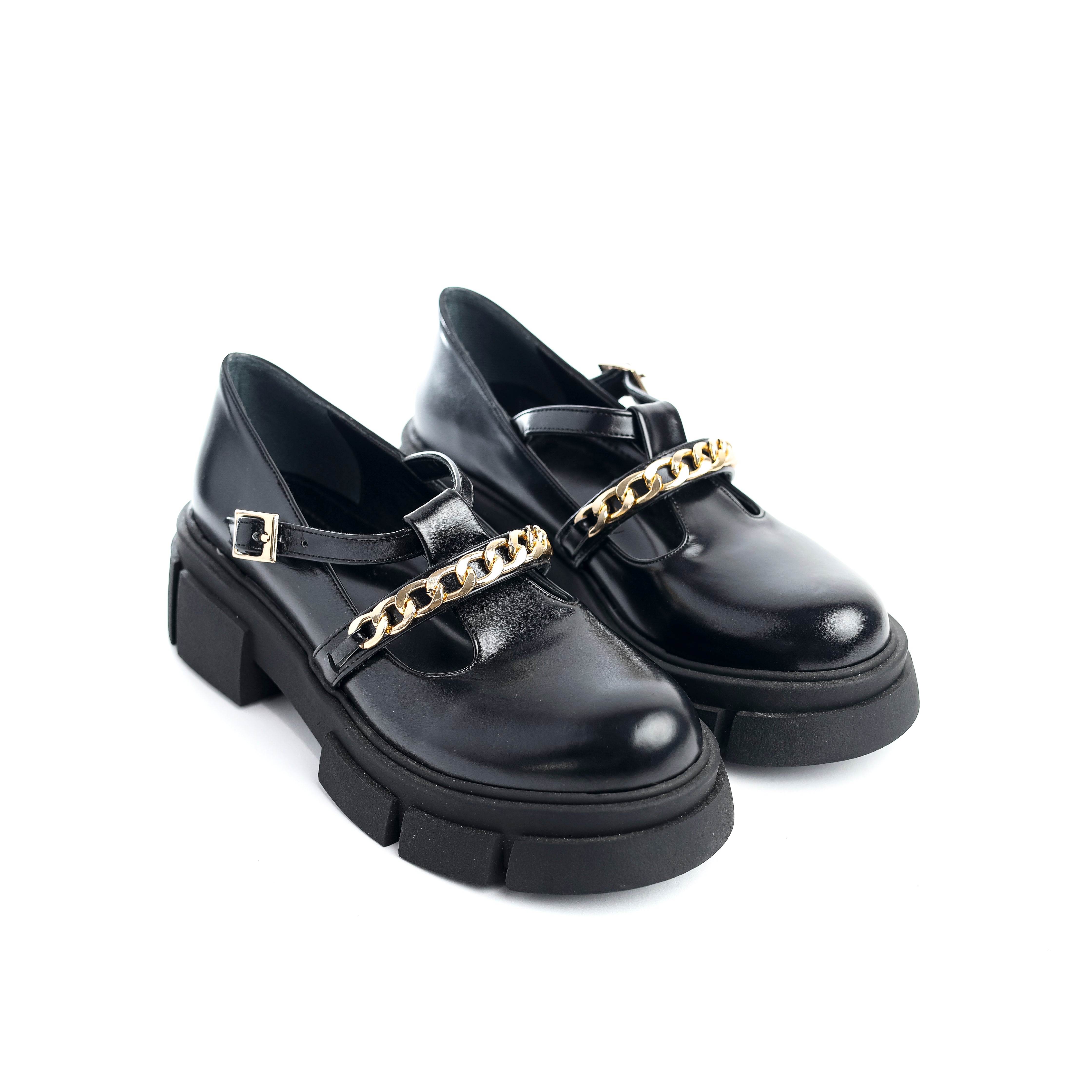 Statement Chain Leather Loafers